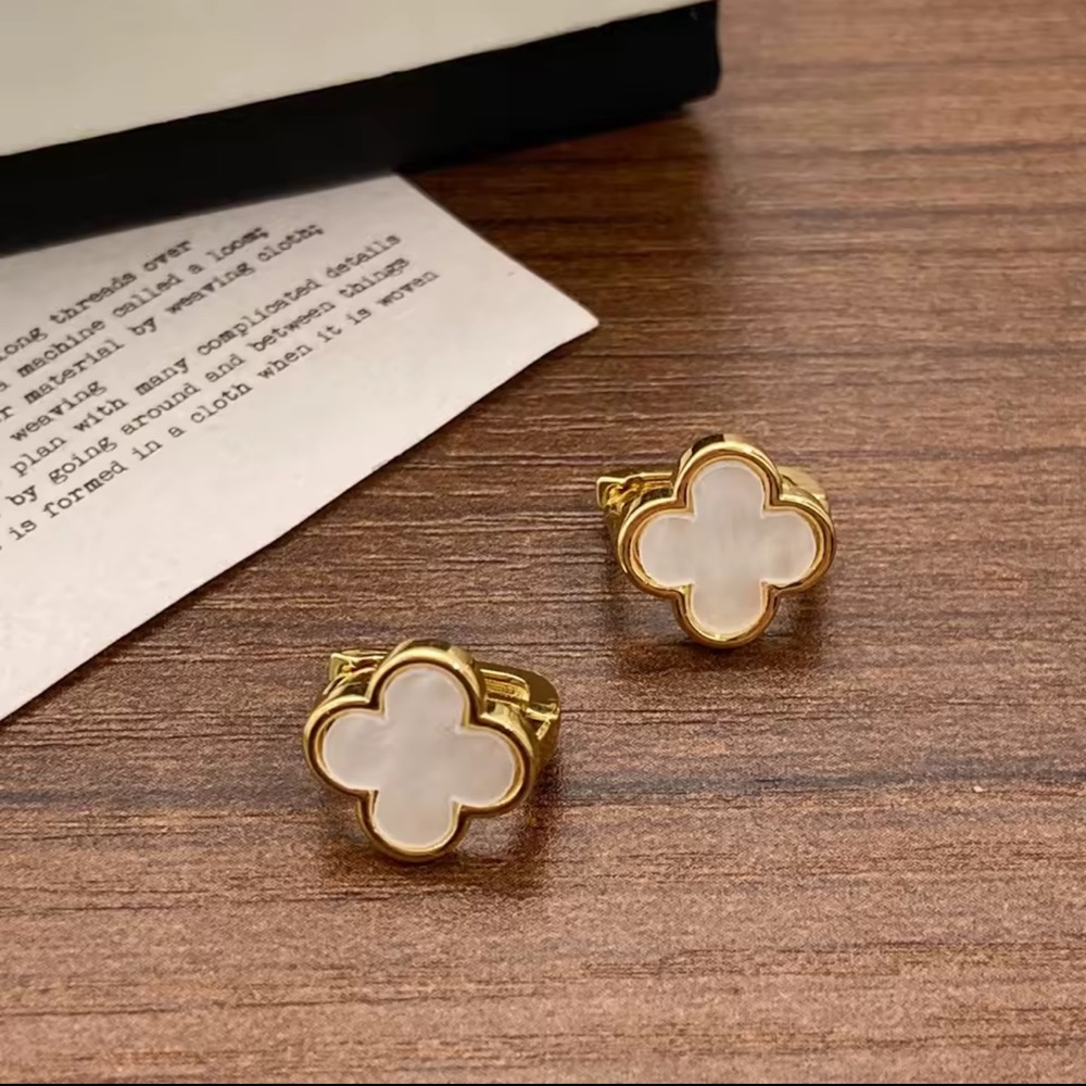Lucky Flower Earrings Mini Leaf Earring small size